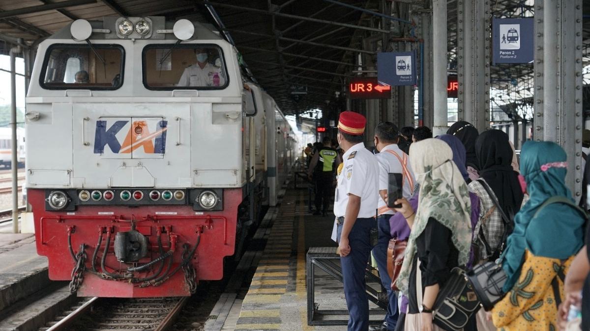 Ini 10 Relasi KA dengan Volume Penumpang Tertinggi Selama Januari 2025
