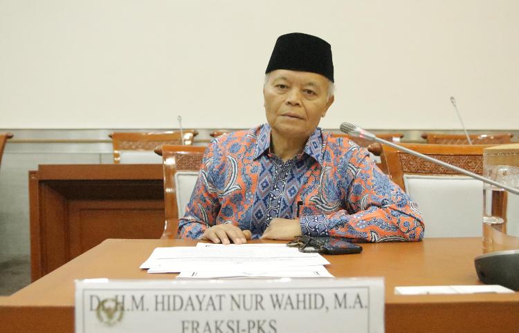HNW ajak Masyarakat Sampaikan Aspirasi Terkait Revisi UU Penyelenggaraan Haji dan Umroh