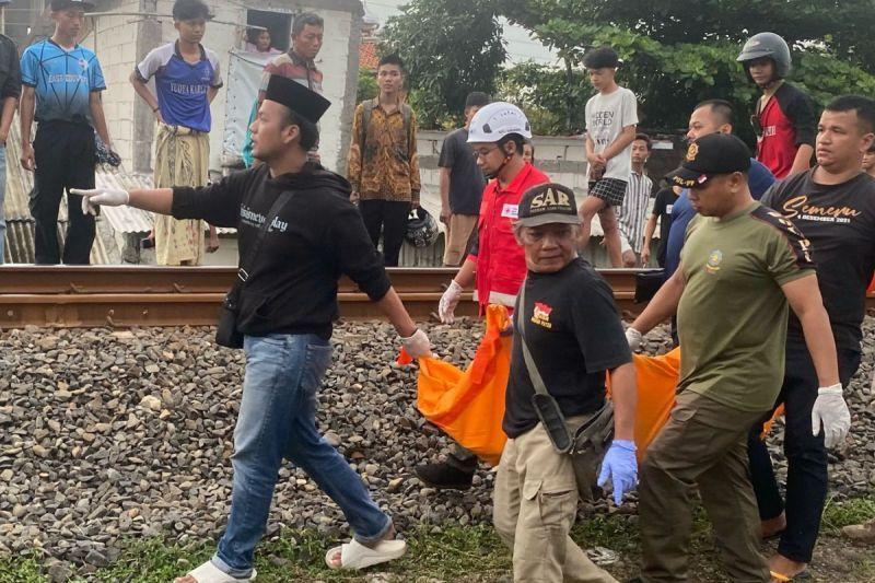 Siswi SMK di Semarang Tewas Tertabrak Kereta Api gegara Terobos Palang
