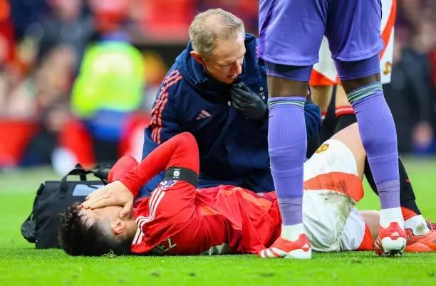 Naik Meja Operasi, Lisandro Martinez Rehat hingga Akhir Tahun