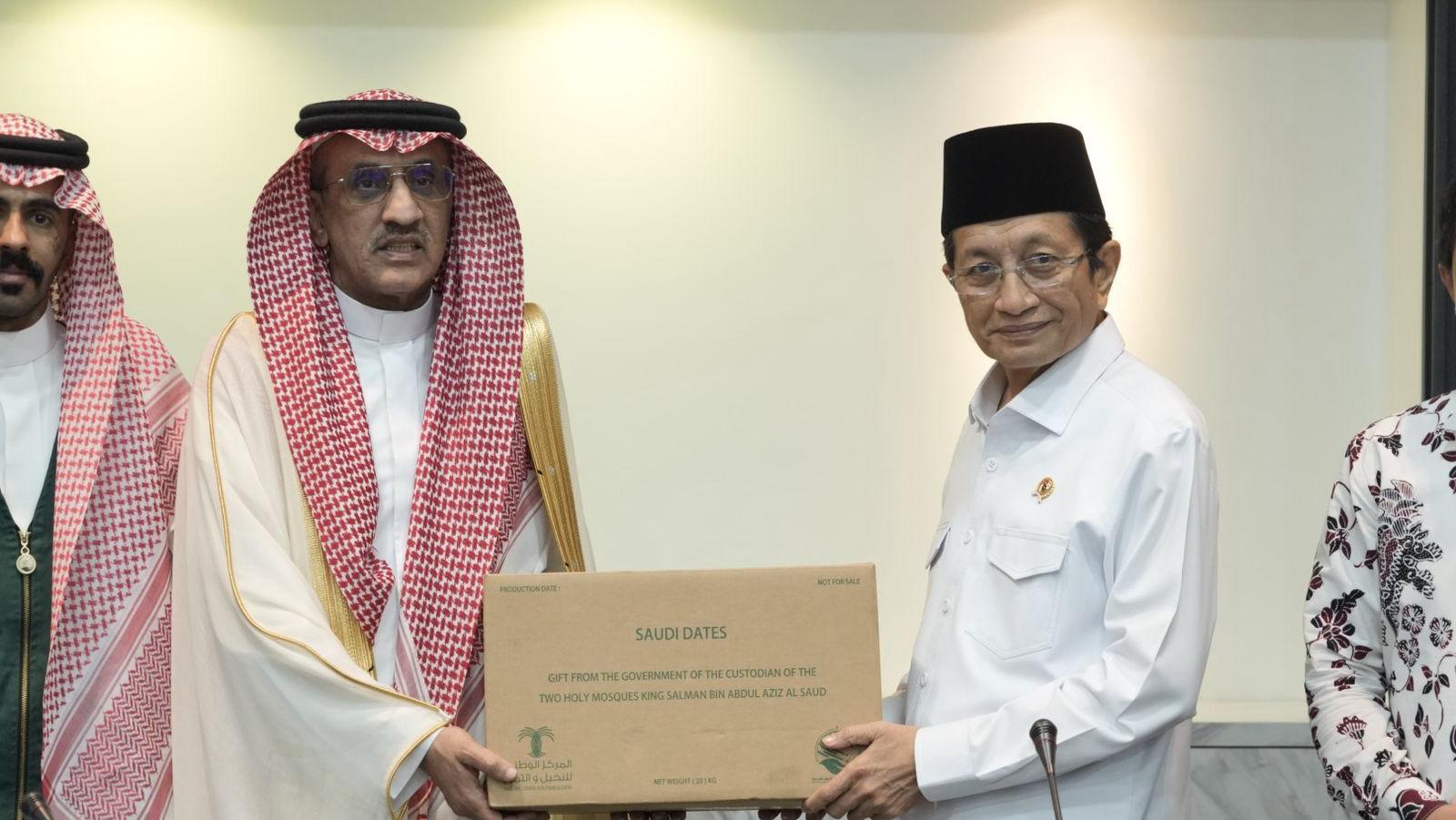 Jelang Ramadan, Arab Saudi Berikan 100 Ton Kurma untuk Indonesia