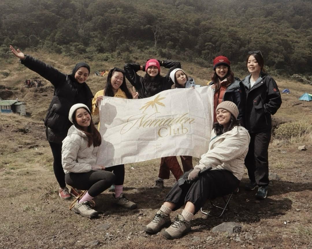 Gabung Nomaden Club! Open Trip Perempuan Pertama di Indonesia yang Bikin Traveling Makin Aman & Nyaman