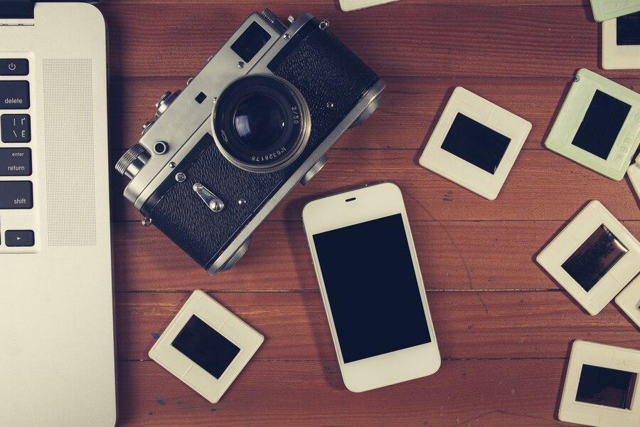 Dari iPhone 5S hingga Kamera Digital, Barang Lawas Kembali Jadi Tren Gen Z
