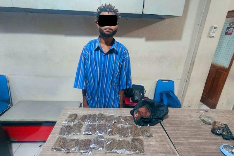 Pria Mau Jual 12 Paket Ganja di Jayapura Berujung Ditangkap Polisi