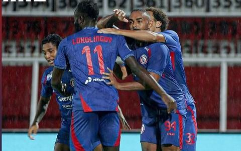 Singo Edan Arema FC Terkam PSS Sleman 6-2