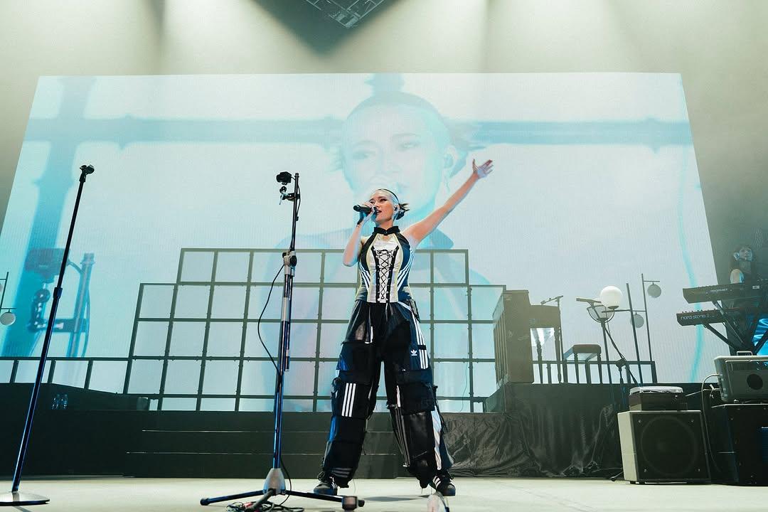 Pulang ke Rumah: Konser NIKI 'Buzz World Tour' Menghentak Jakarta pada 14 dan 16 Februari 2025