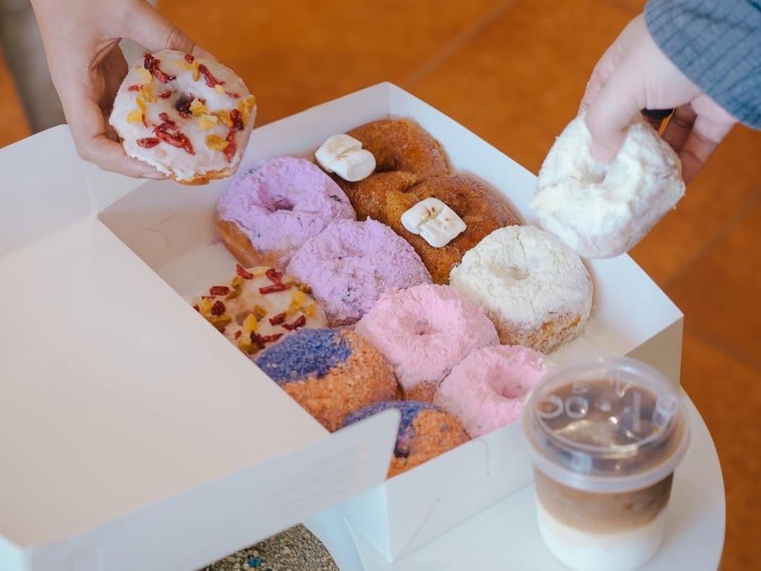 Lebih dari Sekadar Donat! Donat Bahagia Hadir dengan 70 Pilihan Rasa