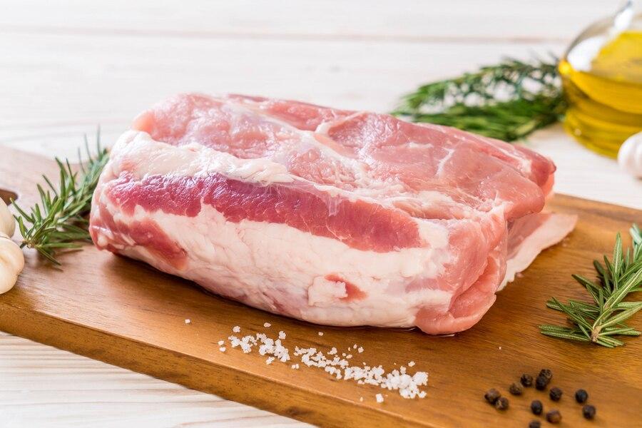 31 Arti Mimpi Makan Daging Babi, Pertanda Baik atau Buruk?