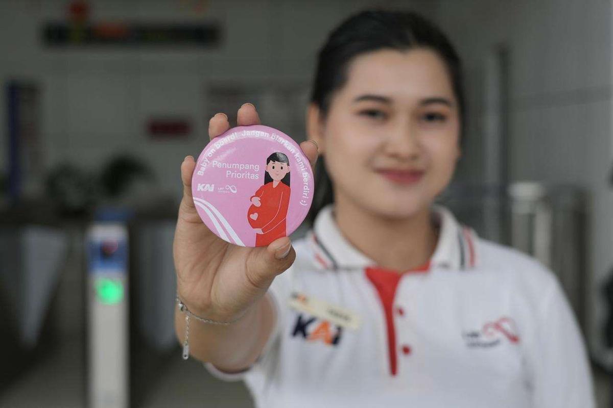 Pin Prioritas Ibu Hamil Tersedia di LRT Jabodebek