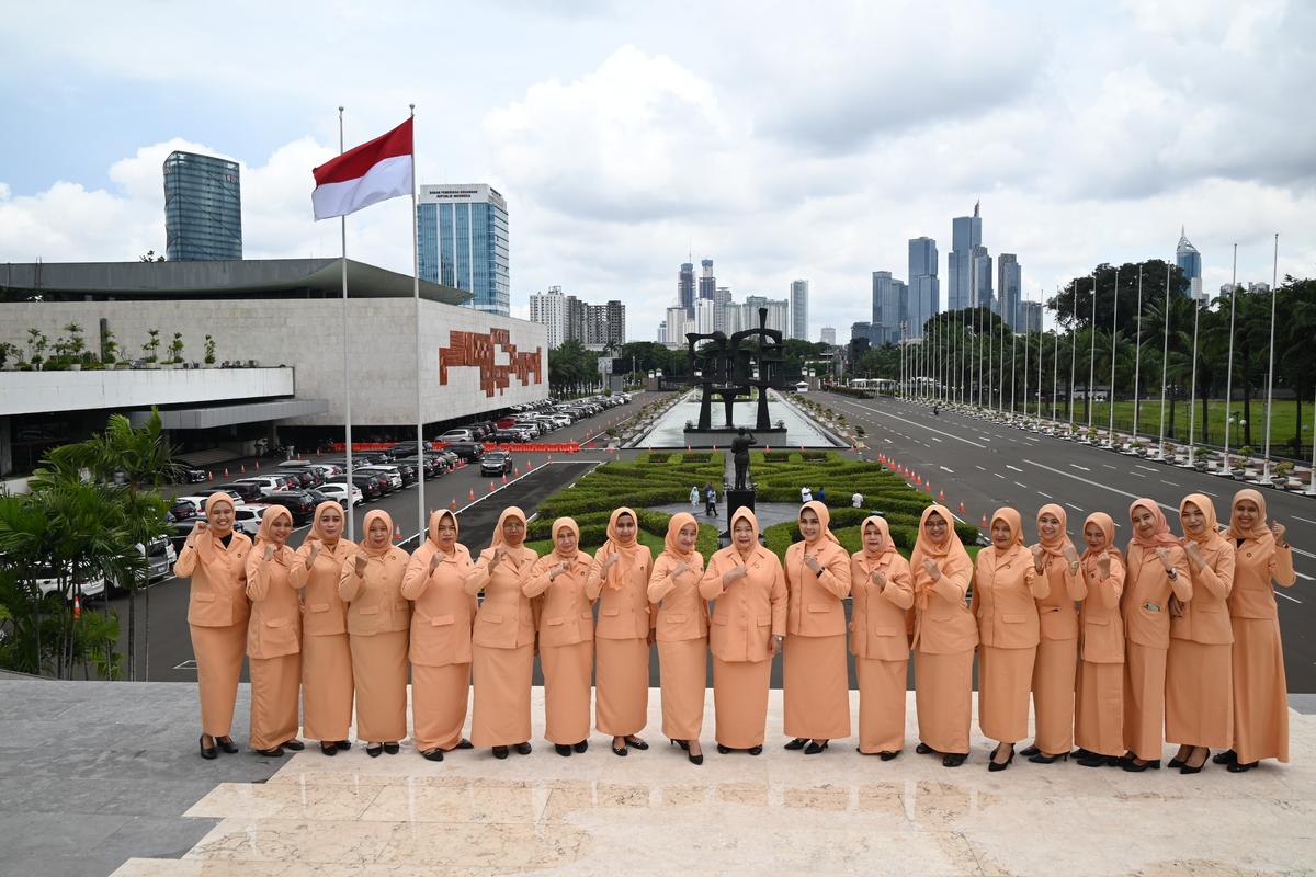 Siti Fauziah Harap DWP Setjen MPR Kembangkan Potensi, MPR Siap Mendukung