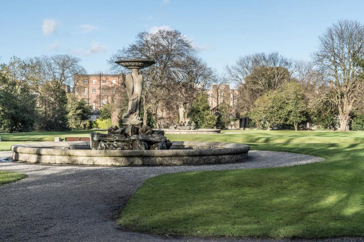 Pesona Iveagh Gardens di Jantung Kota Dublin