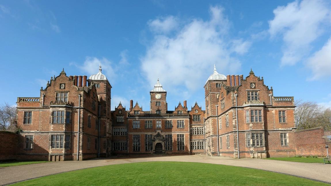 Aston Hall, Keindahan Arsitektur Jacobean yang Menjadi Salah Satu Bangunan Paling Berhantu di Inggris
