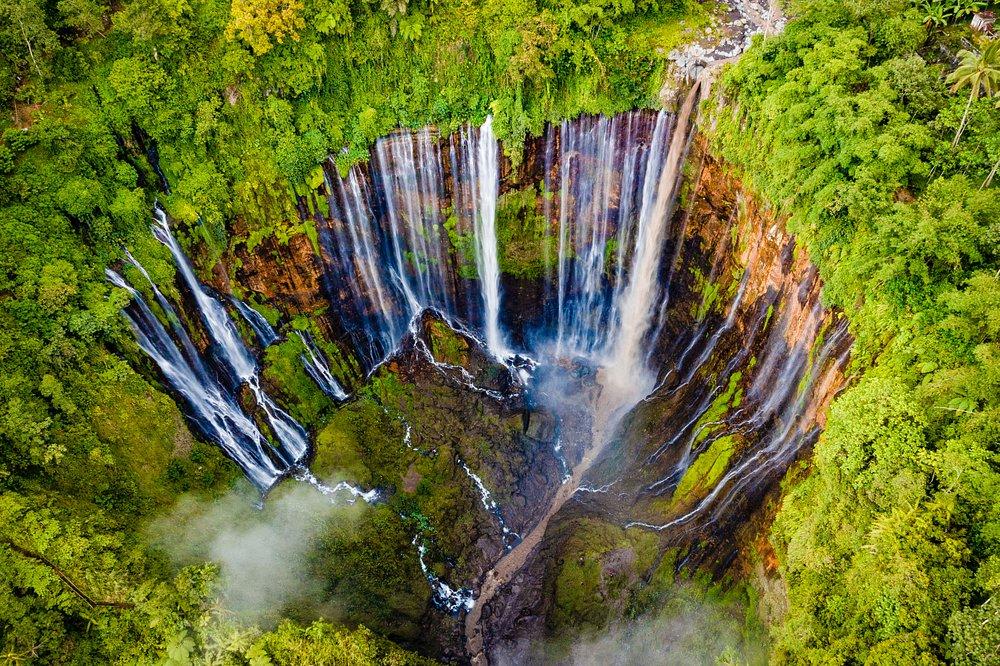 Menikmati Keindahan Air Terjun Tumpak Sewu, Surga Tersembunyi di Lumajang