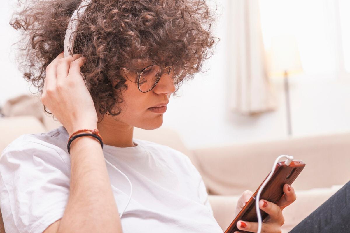 10 Aplikasi dan Situs Legal untuk Streaming Lagu Gratis di 2025, No Bajakan!