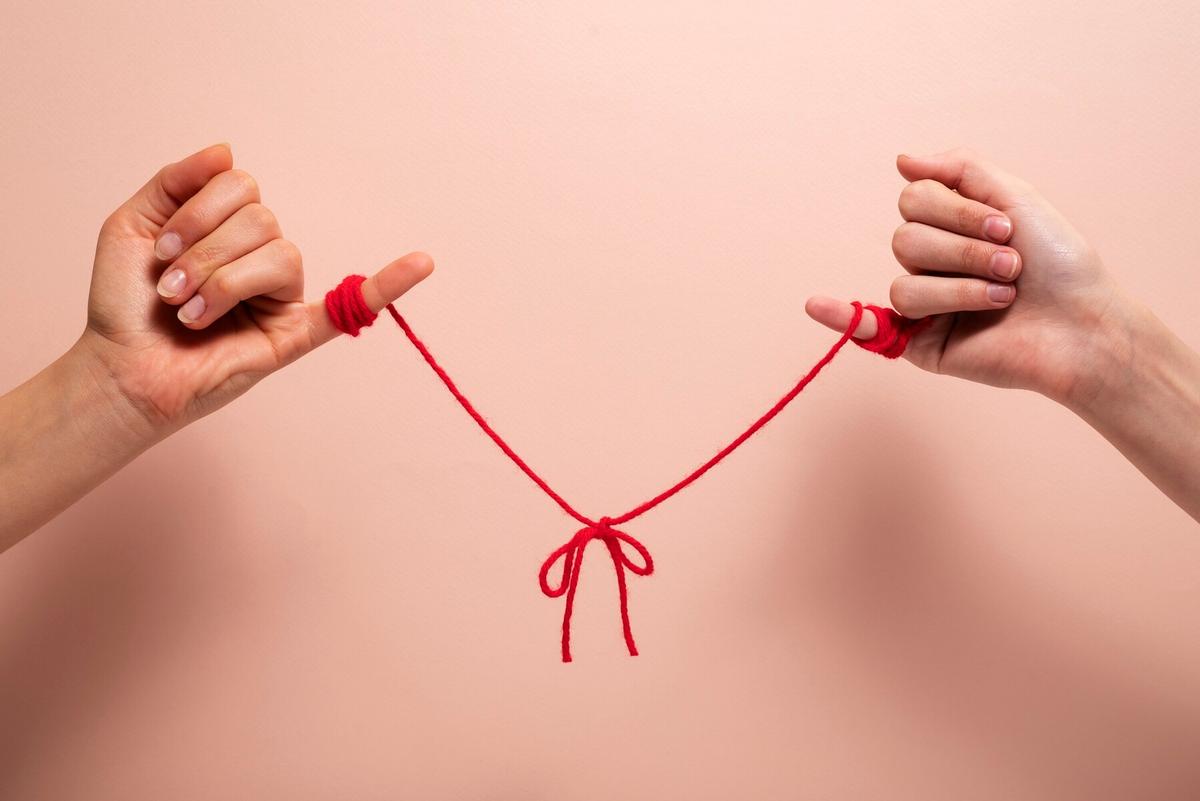 Mengenal Red String Theory, Mitos Tentang Jodoh yang Menghubungkan Takdir