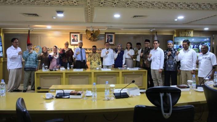 Raker Dengan Menteri P2MI, Komite III DPD RI Dorong Peningkatan Perlindungan dan Kompetensi Pekerja Migran Indonesia