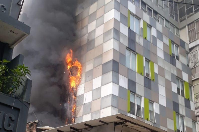 Kebakaran di Hotel Glodok Berasal dari Bangunan Sebelah, Tak Ada Korban Jiwa