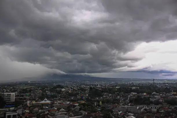 Info Cuaca Indonesia Hari Ini, Prediksi BMKG: Masih Diliputi Berawan Tebal dan Hujan