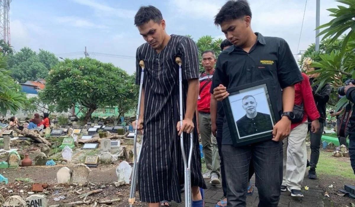Selamat Jalan, Bonek dan Bonita Melepas Abah Bejo