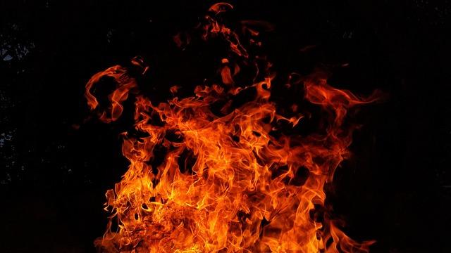 Api Berkobar Bakar Rumah Tinggal di Duren Sawit Jaktim