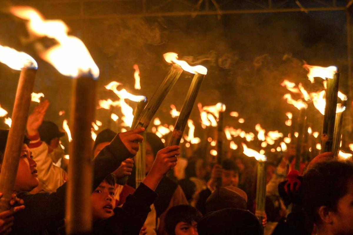 Serunya Pawai Obor, Tradisi Menyambut Bulan Suci Ramadan