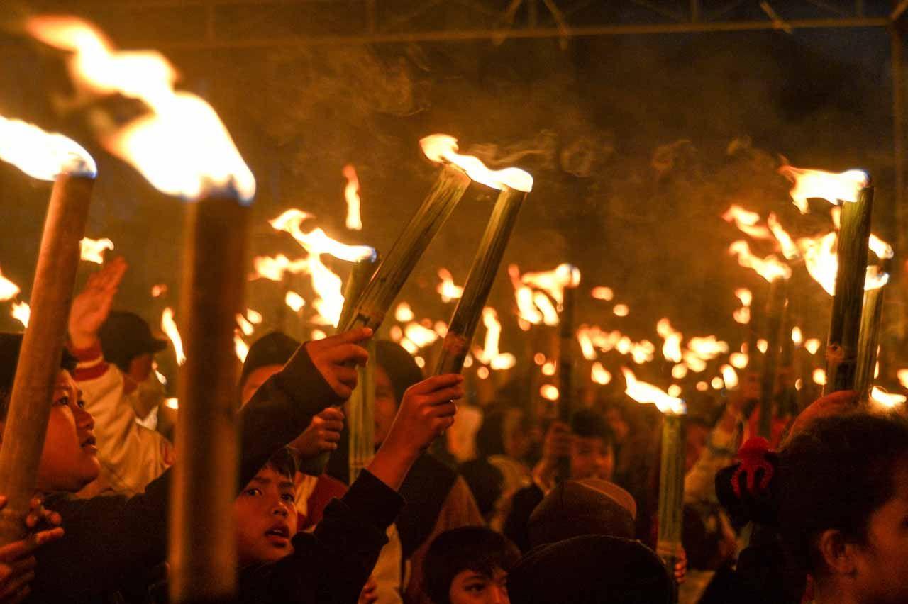 Serunya Pawai Obor, Tradisi Menyambut Bulan Suci Ramadan
