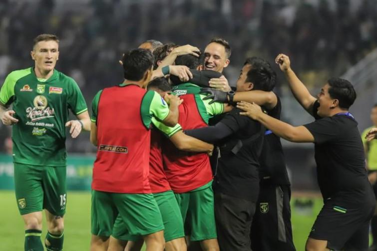 Persebaya Menang Telak 4-1 atas Persib Bandung