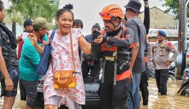 Baznas Turunkan Tim Bantu Evakuasi Korban Banjir Jakarta dan Bekasi
