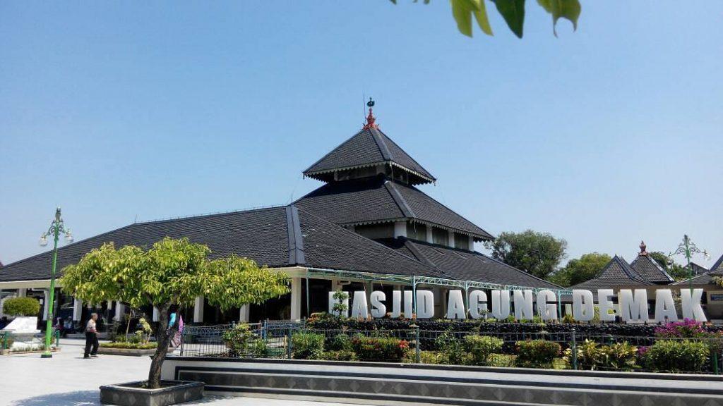 5 Masjid Bersejarah untuk Wisata Religi Selama Bulan Ramadan