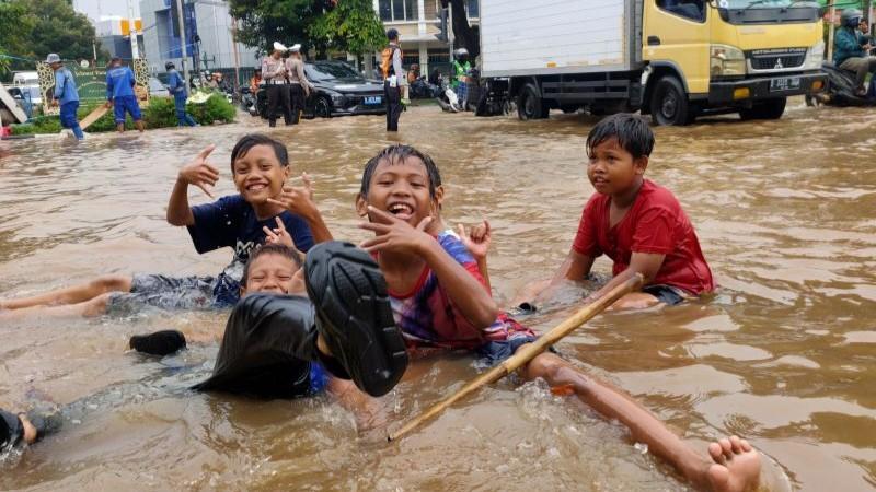 Dinas SDA Diminta Tuntaskan Turap Kali Pesanggrahan
