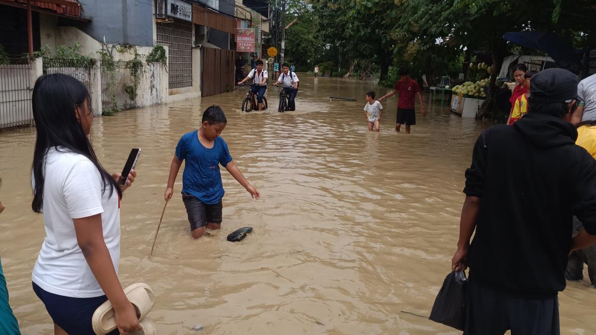 Pemkot Bekasi Pastikan Logistik Dapur Umum Cukup untuk Korban Banjir
