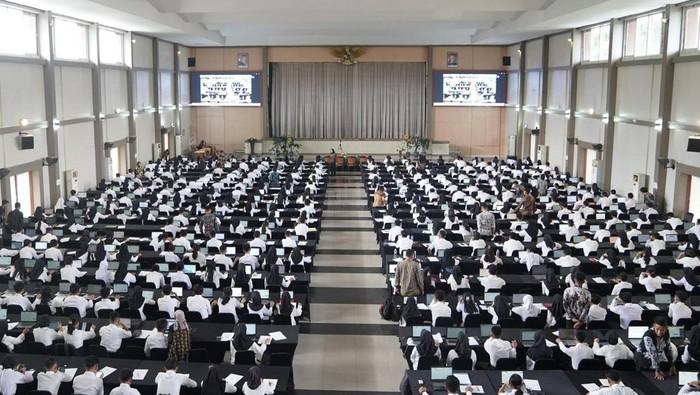11.200 Siswa Ikuti Ujian Masuk SMA KTB dengan Sistem CAT, Digelar Serentak di 38 Provinsi!
