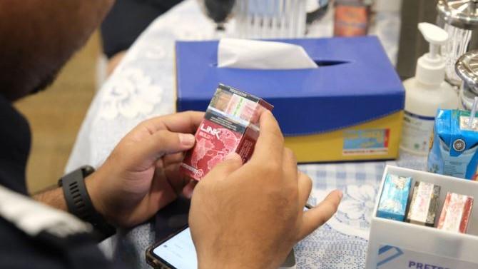 Usung Tema “Pesona Bunga Nusantara”, Bea Cukai dan PERURI Rilis Desain Baru Pita Cukai Tahun 2025