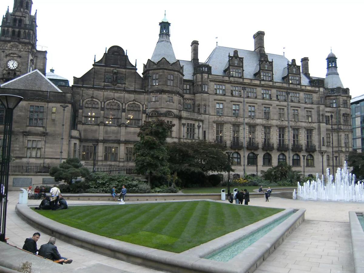 Sheffield Peace Gardens, Dari Gereja Tua hingga Ikon Wisata