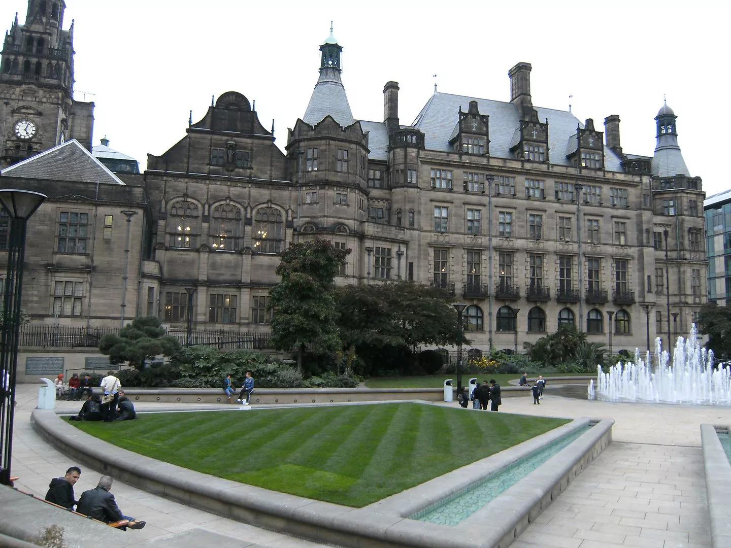 Sheffield Peace Gardens, Dari Gereja Tua hingga Ikon Wisata