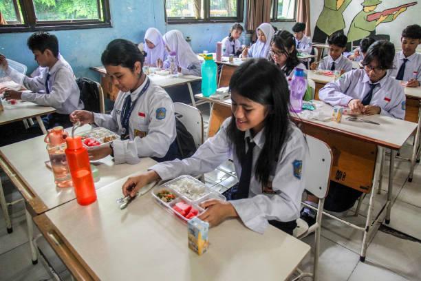 DPR dan Pemerintah Masih Kaji Formula Tepat untuk Program Makan Bergizi Gratis