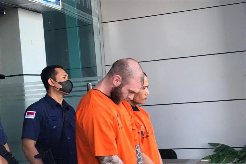 Ingat! WNA Harus Jaga Sikap di Indonesia