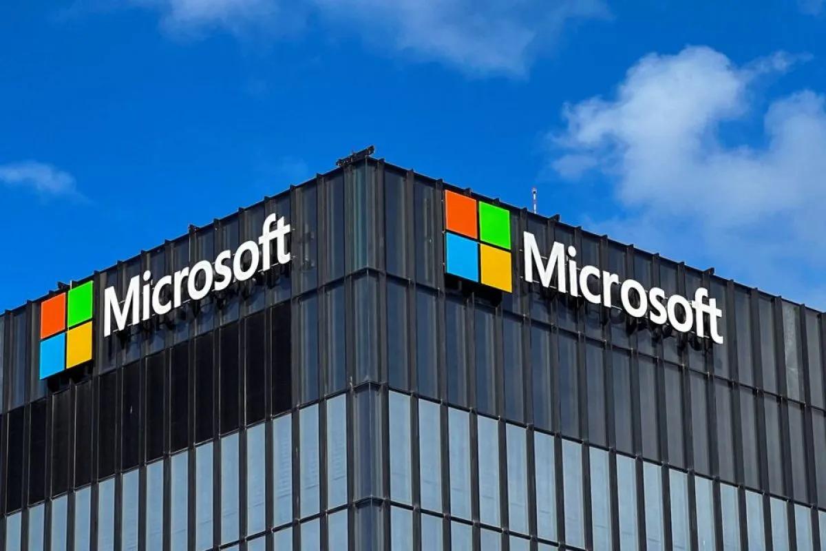 Microsoft Kembangkan Model AI Sendiri untuk Bersaing dengan OpenAI