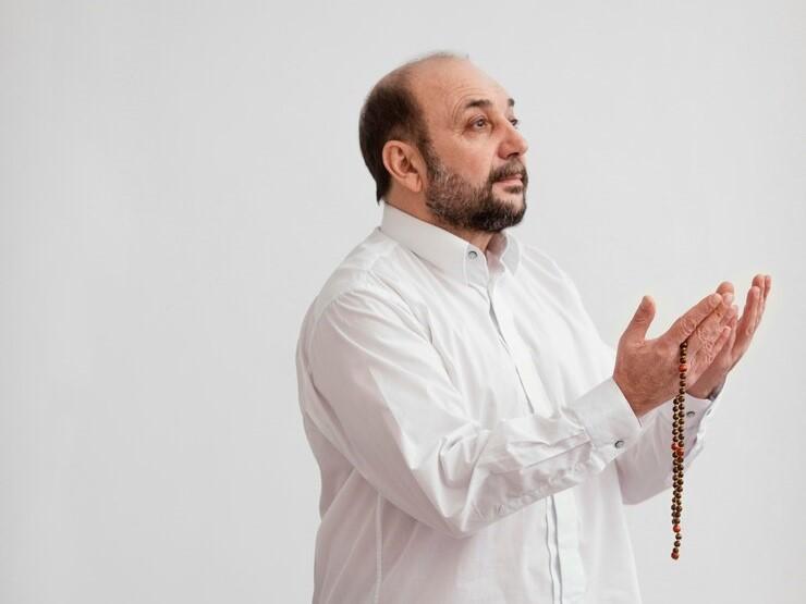Baca Doa Qunut Saat Salat Subuh Hukumnya Wajib atau Tidak? Ini Penjelasannya!
