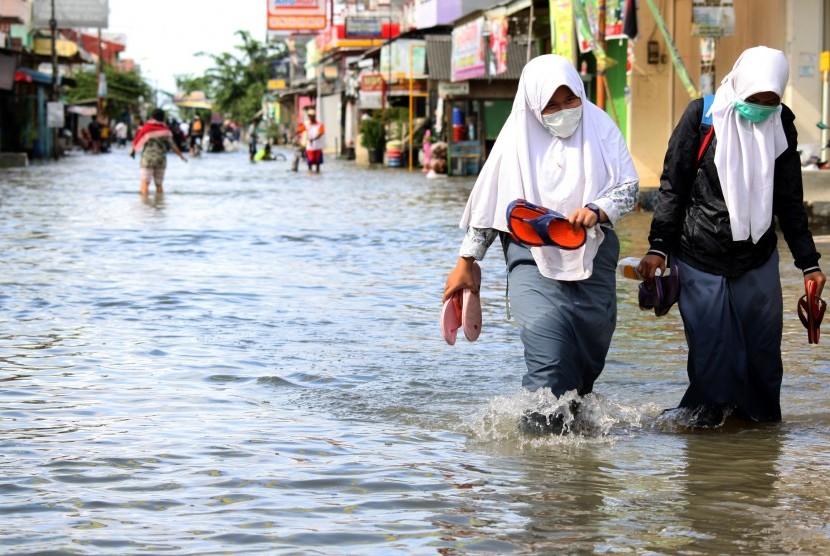 Komisi X DPR Desak Pemerintah Segera Perbaiki 114 Sekolah Rusak Akibat Banjir di Bekasi