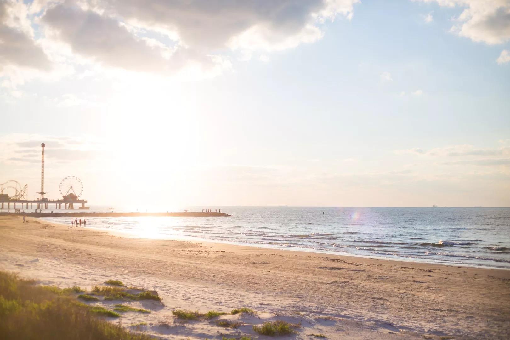 Pesona Galveston Beach di Texas, dari Pasir Putih hingga Atraksi Menarik