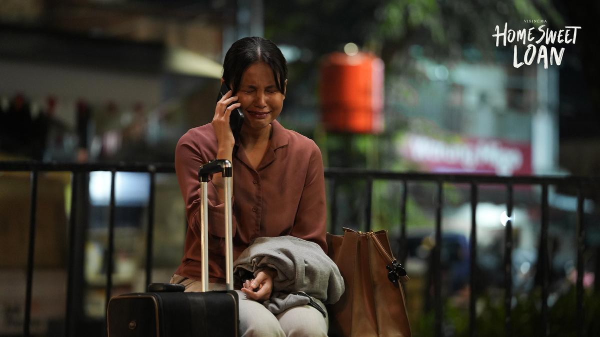 4 Rekomendasi Film Indonesia tentang Sandwich Generation, Wajib Ditonton!
