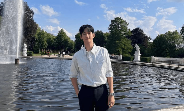 Kim Soo Hyun Diterpa Isu Kontroversial, Produksi Serial “Knock-Off” Tetap Berlanjut