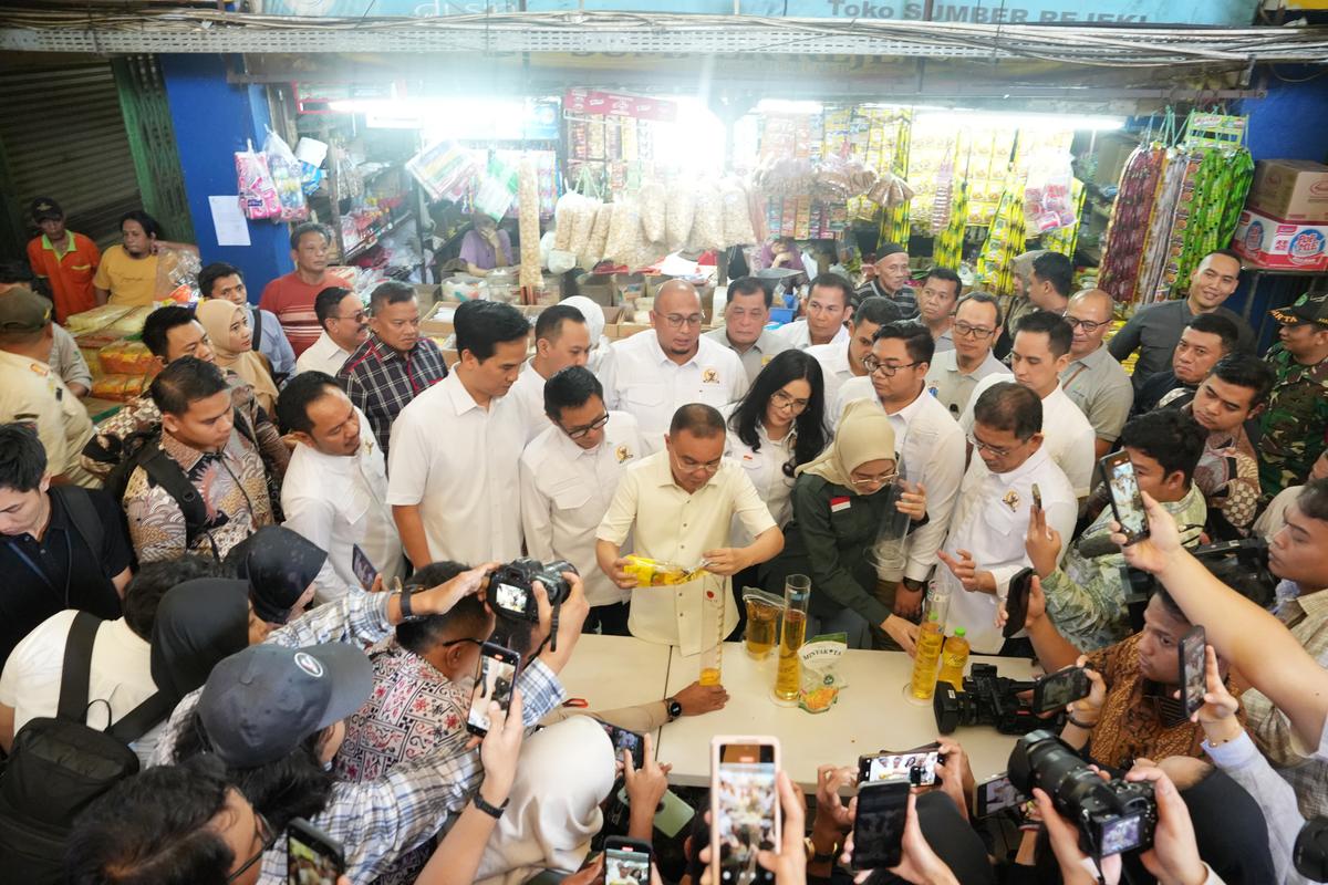 Sidak Minyakita di Pasar Kramat Jati, Dasco: Sudah Sesuai Harga dan Takaran