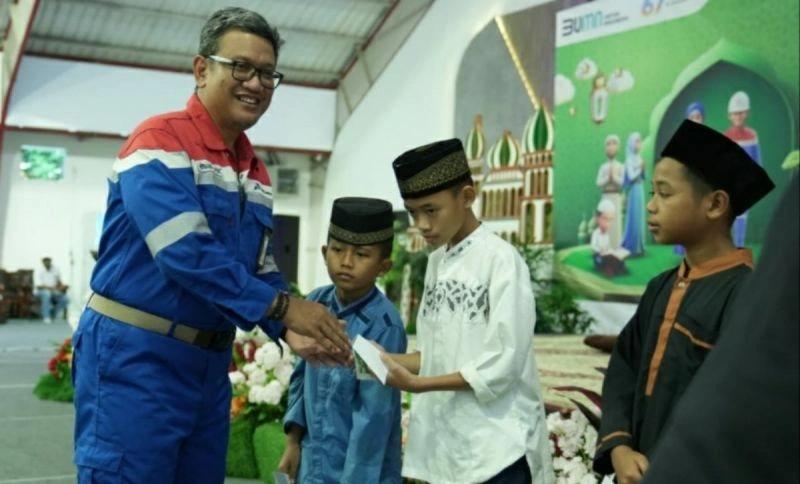 Bersama Ratusan Anak Yatim, Kilang Plaju Berbagi Kebahagiaan Ramadhan