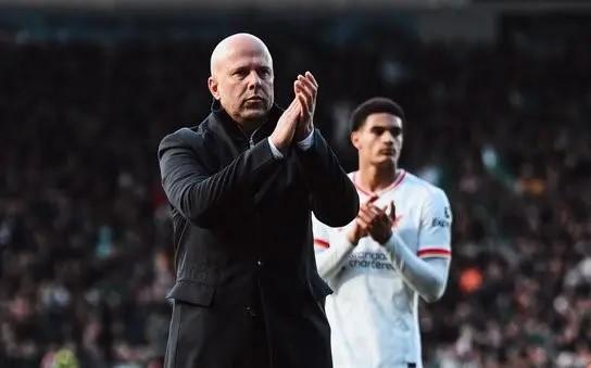 Arne Slot Tolak Tudingan Liverpool Lelah Fisik dan Mental