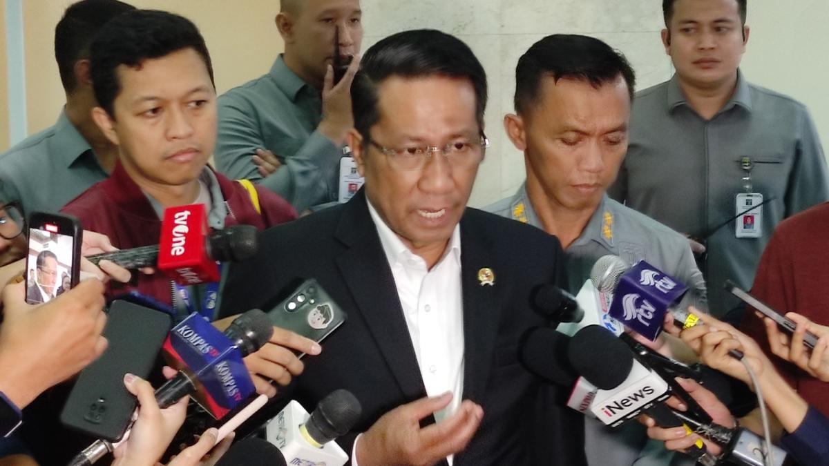 Menkum Pastikan Prajurit TNI Aktif di Jabatan Sipil Harus Pensiun!