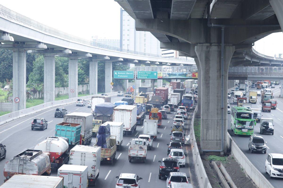 DPR Dorong Perpanjangan WFH dan Percepatan THR untuk Atasi Kepadatan Arus Mudik