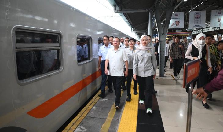 DPR Sidak Stasiun Pasar Senen Jelang Mudik: Hati-Hati di Jalan!