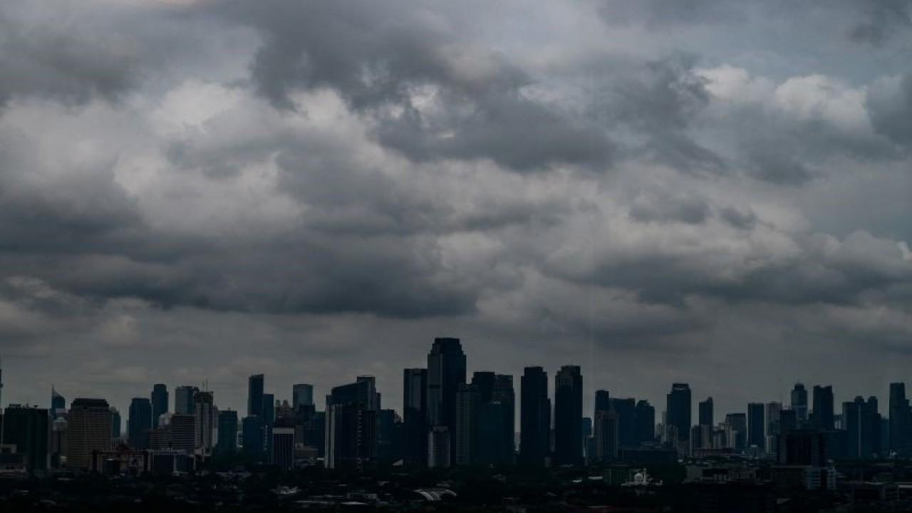 BMKG: Sejumlah Kota di Indonesia Berpotensi Diguyur Hujan Petir Hari Ini